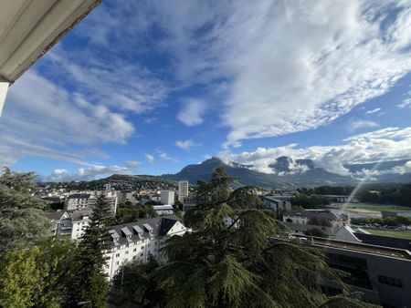 Location Appartement 4 pièces 96m² CHAMBERY 73000 - Photo 4