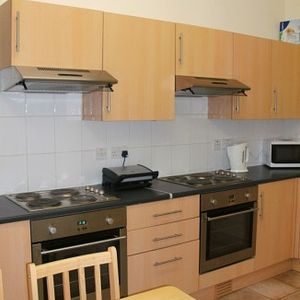 Student Apartment - 6 Beds - Bradford - Photo 2