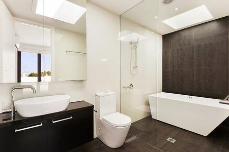 Modern Luxury With The Ultimate In Convenience - Photo 2