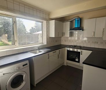 3 bedroom semi-detached house to rent - Photo 4