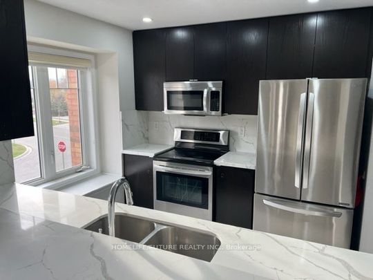 For Lease - 21 Arnprior Road, Brampton, Ontario - Photo 1