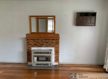 Family Home with Bungalow - Photo 5