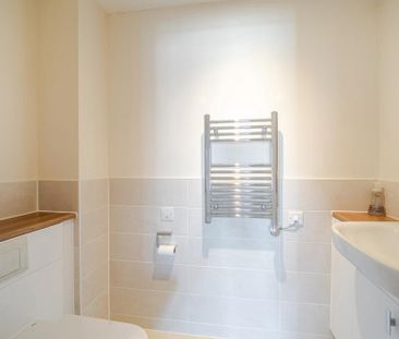 2 bedroom retirement property to rent - Photo 6