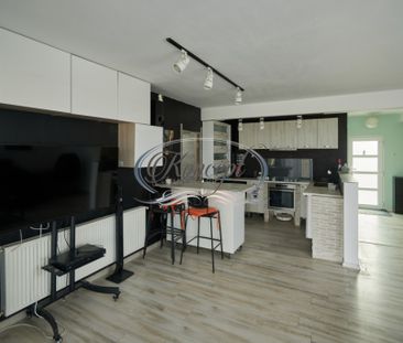 Casa individuala in Dezmir cu panorama spre aeroport - Photo 1