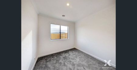 Modern Family Living in Thornhill Park - Photo 2