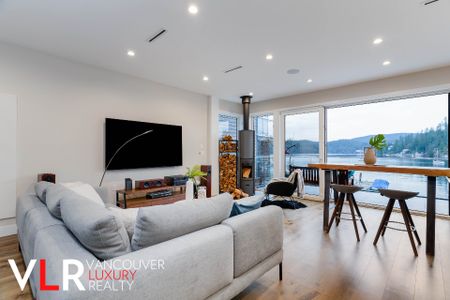 House in North Vancouver, BC - Photo 5