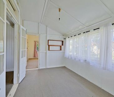 A GRAND QUEENSLANDER OF SPACE, LIGHT & ENDURING STYLE - Photo 4