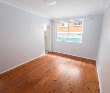 Freshly Painted & Brand New Kitchen - Photo 1