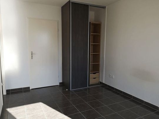 Location Appartement 2 pièces 41m² ST MAUR DES FOSSES 94100 - Photo 1