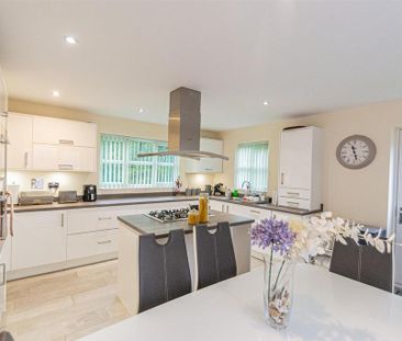 4 bedroom detached house to rent - Photo 2