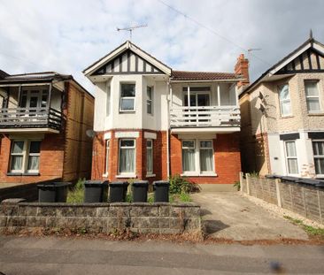 4 bedroom flat to rent - Photo 4