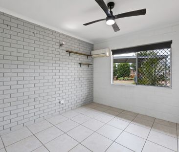 A Hidden Gem - Perfect Location - Sweet family home - Photo 2