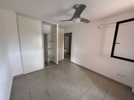 Location Appartement 4 pièces 70m² LA POSSESSION 97419 - Photo 4