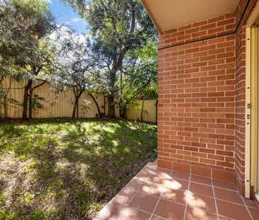 Spacious 3-Bedroom Garden Townhouse in Prime Kingsford Location - J... - Photo 5