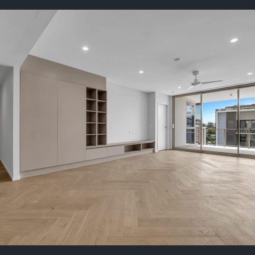 Luxury Riverside Living – 2-Bed + MPR Residence - Photo 1