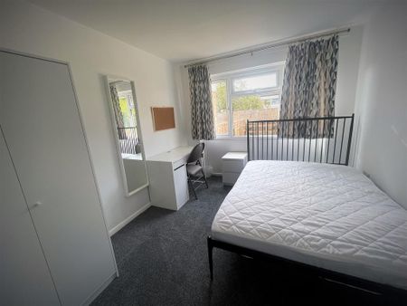 4 bedroom terraced house to rent - Photo 3