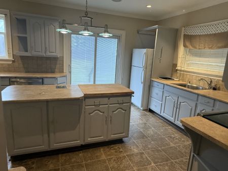 For Lease - 29 Bolton Avenue, Newmarket, Ontario - Photo 3