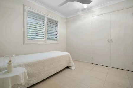 COMFORTABLE HOME WITH SPACE, CONVENIENCE AND VERSATILE LIVING IN PRIME LOCATION - Photo 2