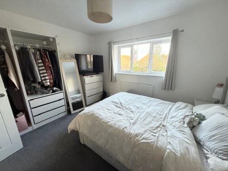 2 bedroom semi-detached house to rent - Photo 5