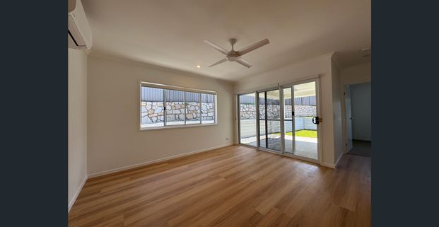 Make This Home for Christmas! - Photo 1