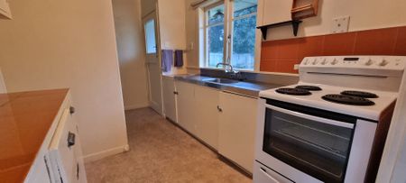 Waterfront Unit with Beautiful View in Panmure&period; - Photo 4