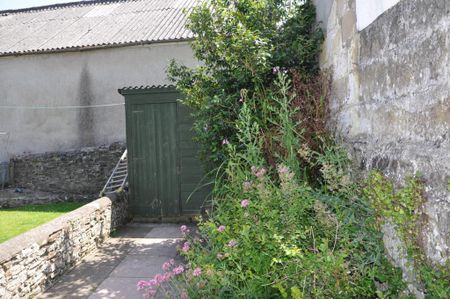 2 bedroom terraced house to rent - Photo 3