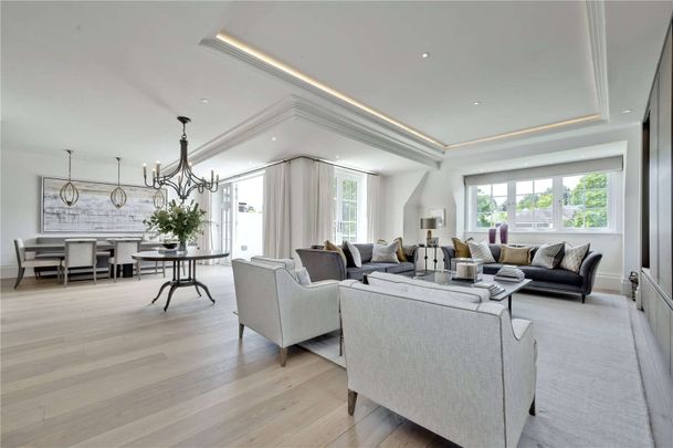 Luxurious penthouse apartment set in a gated development in a prestigious private road. - Photo 1