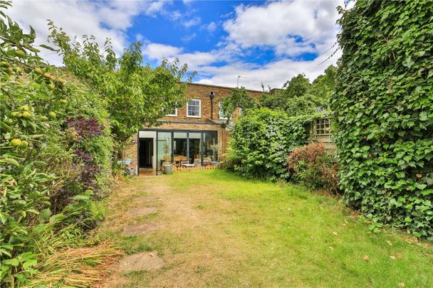 A beautifully presented three bedroom house with large west facing garden in a fantastic Islington location just moments from Highbury & Islington station. - Photo 1