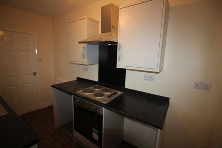 2 bed Flat - Photo 5