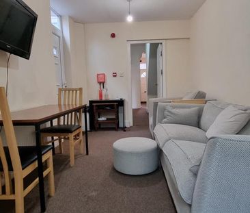 6 bedroom terraced house to rent - Photo 2