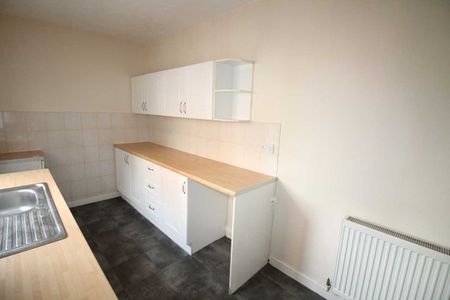 2 bed Terraced - Photo 3