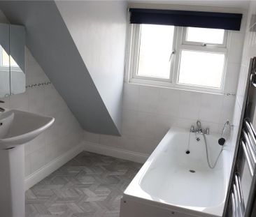 3 bedroom end of terrace house to rent - Photo 4