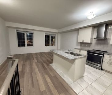 For Lease - 7 Heswall Lane, Newmarket, Ontario - Photo 6