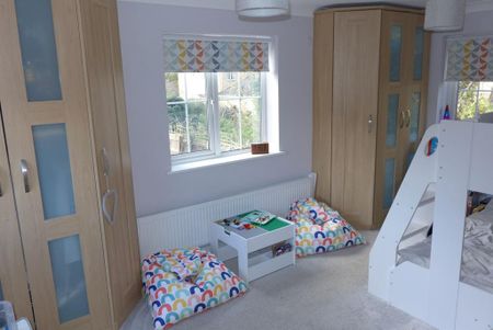 4 bedroom detached house to rent - Photo 3