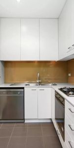 MGM MARTIN - TWO BEDROOM APARTMENT - Photo 3