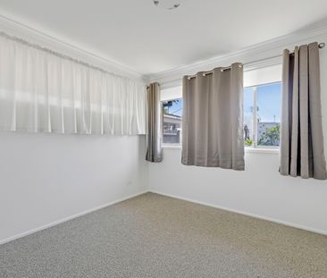4 Summerland Key, Broadbeach Waters QLD 4218 - House For Rent | Domain - Photo 3