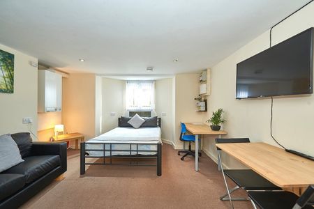 Studio Flat, Carlton Road, M6 - Photo 3