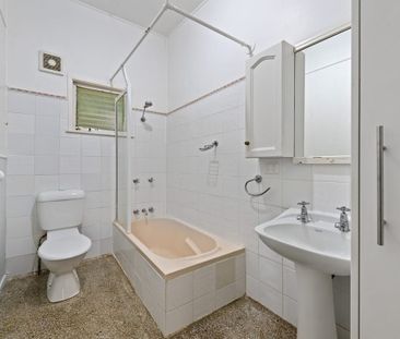1 BEDROOM APARTMENT IN GREAT LOCATION - Photo 5