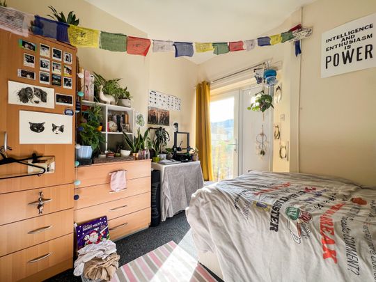 Pen-Y-Wain Road, Roath - Photo 1