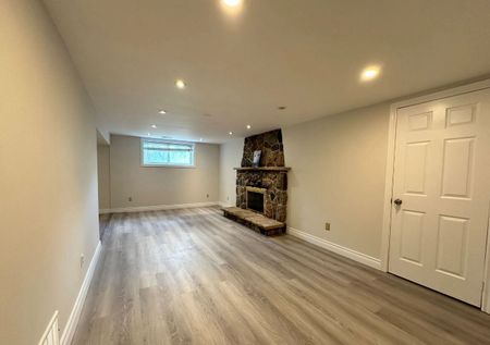 For Lease - 2406 Ventura Drive, Oakville, Ontario - Photo 3