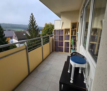 Sonnige 2 Zimmer Wohnung mit Balkon und Aussicht wartet auf neue Mi... - Photo 4