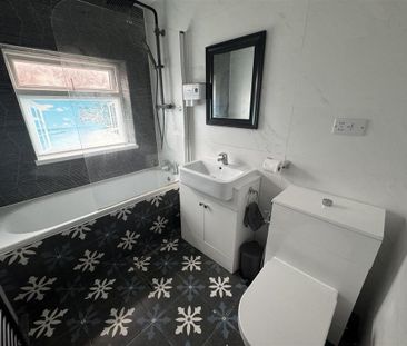 3 bedroom semi-detached house to rent - Photo 3