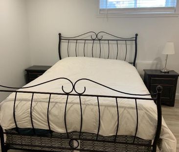 1 grande chambre disponible dans un 4 et demi entièrement rénové lu... - Photo 3