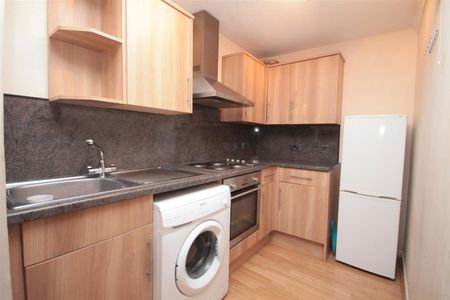 Plested Court, Stoke Mandeville - Photo 5