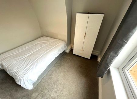 Victoria Parade, Preston - Photo 2