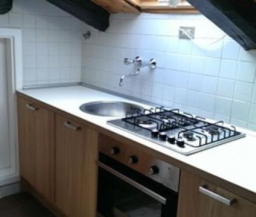 Attic-Aventino: Semi Furnished 2 bedroom, 1 bath, little balcony, p... - Photo 3