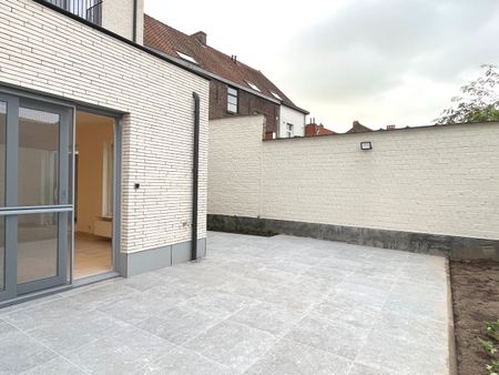 Volledig gerenoveerd gelijkvloers appartement in de buurt van UZ Gent met ruime stadstuin - Photo 3