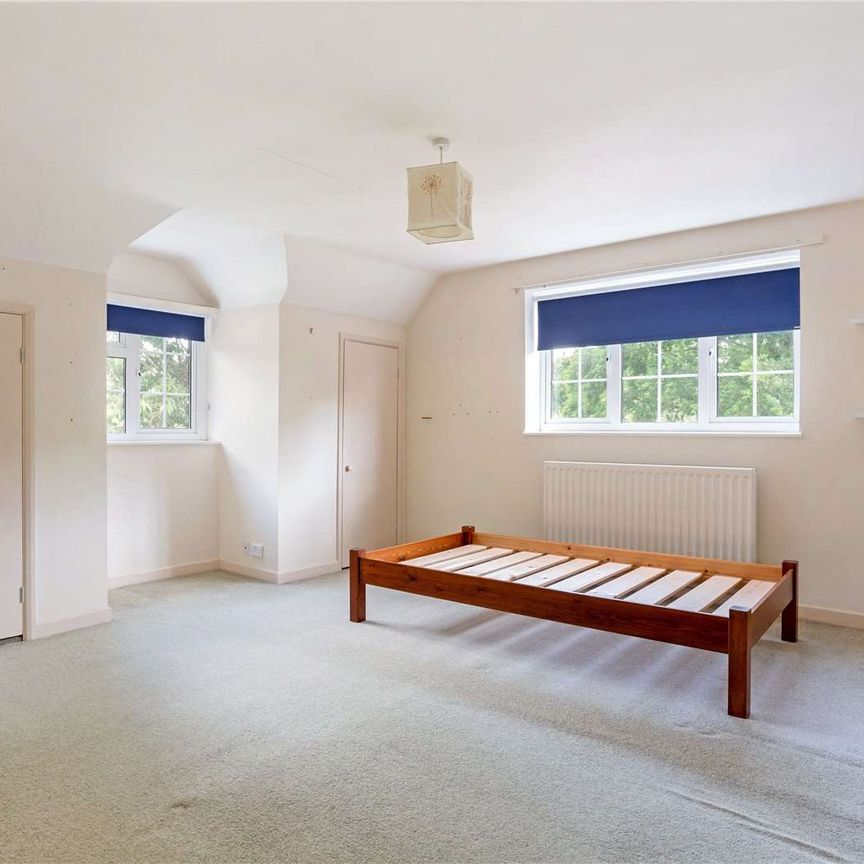 A charming family home offering flexible accommodation across two floors. - Photo 1