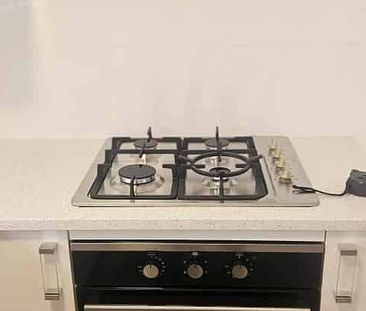 Newly refurbished 4 Bedroom - Photo 3