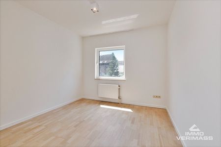 Stijlvol gerenoveerd duplexappartement met 3 slaapkamers en bureau in hartje Leuven - Photo 3